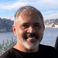 Fluid API Employee Roberto Santos's profile photo