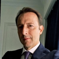 E-mail e número de telefone de Vincenzo Lezzi