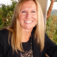 Saks Off Fifth Outlet Employee Aida Smith's profile photo