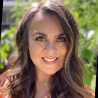 Linen Effects Employee Emily James's profile photo