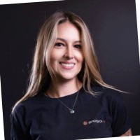 Victoria Gonçalves Email