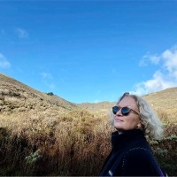 Thea Thompson Email & Phone Number