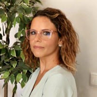 Ana Tomás Email