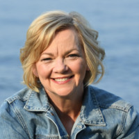 Urban Renaissance Group Employee Genni Reilly's profile photo