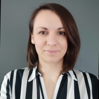 Anna Makuch Email