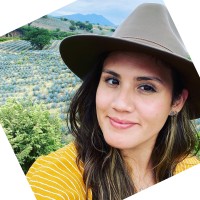 Kamila Cruz Email