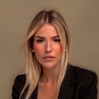 Julia Moreira Email