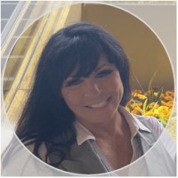 Kimberly de la Vega Email & Phone Number