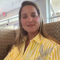 Karin Farías Email