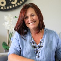 Stage Secrets Employee Debbie Baumann's profile photo