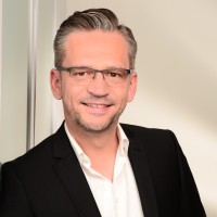 Adrian Kühn Email