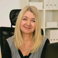 Nina Begović Email