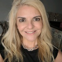 simplesmenteUse Employee Viviane de Castro's profile photo