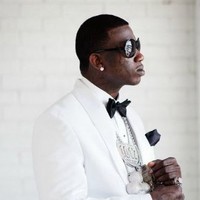 E-mail e número de telefone de Gucci Mane