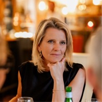Suzanne van Tiel Email