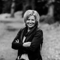 Karin van der Wal Email