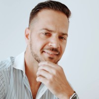 Guillermo Majstruk Email