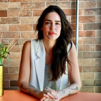 Bia Carminati Email