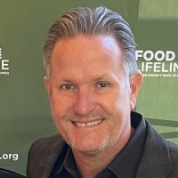 Lamps Plus Employee Derek Chaves's profile photo