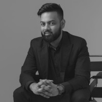 LogoUp.com Employee Christopher R.'s profile photo