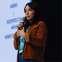 Bianca Lopes Email