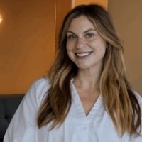 Total Package HR Employee Paula V's profile photo