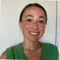 Oona Molyneaux Email & Phone Number
