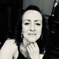 Kiz Crosbie Email & Phone Number