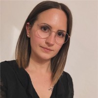 Adriana Trümper Email