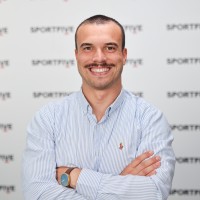 Leon Löw Email