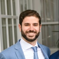 Caio de Castro Email