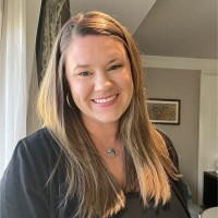 Island Hospitality Management Employee Leigh Comis's profile photo