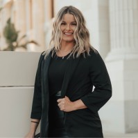 REMAX Real Estate Group Employee Tina Villa's profile photo