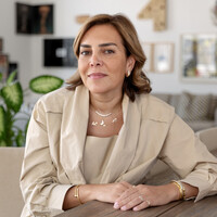 Email e telefono di Myrna Ayad