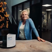 Esther Nijhuis Email