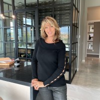 Jenny McCall Email & Phone Number