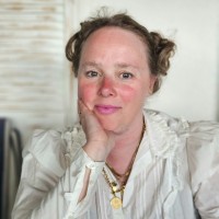 Elizabeth Lawes Email