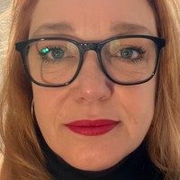 Linda van Den Berg Email