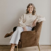 Andie Quinn Email & Phone Number