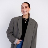 Taylor van Hare Email & Phone Number