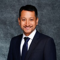 Email e telefono di Elliot Wong