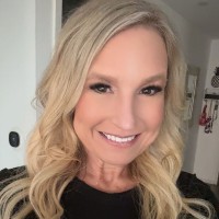 Stratos Wealth Employee Heather Meder's profile photo