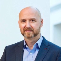 E-mail e número de telefone de Mike Holliday-Williams