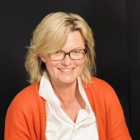 Simone Roth Email