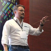 Agrega Employee Omar Madrid's profile photo