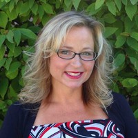 Renata Stollhans Email & Phone Number