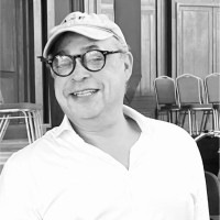 Andrew Standen-Raz Email & Phone Number