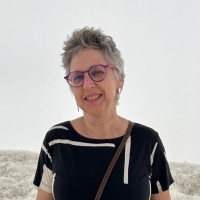 Regina Teixeira de Barros Email