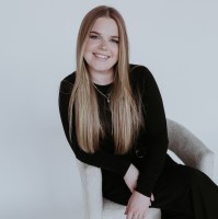 Relax & Co Employee Isabel Price's profile photo