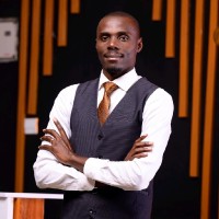 Email di Victor MacHoka